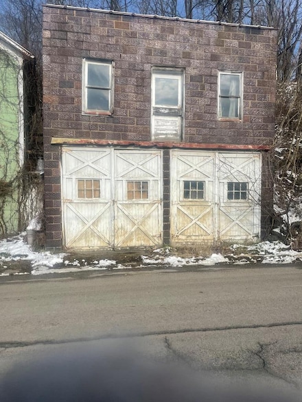 112 Pennsylvania Ave, Cameron, WV 26033