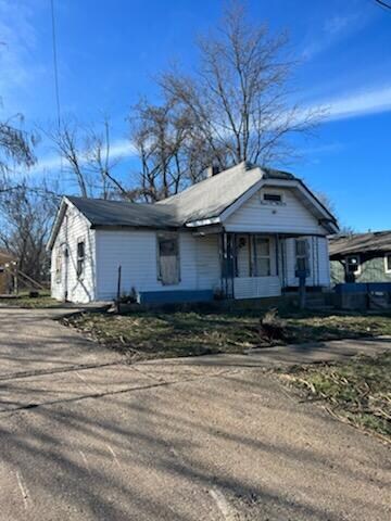 225 S Wall St, Mountain Grove, MO 65711