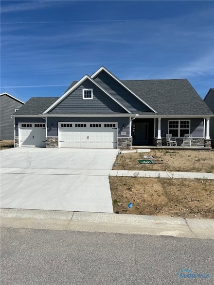 8404 Long Shore Dr, Monclova, OH 43542