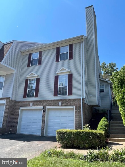 100 Waltham Ct, Sterling, VA 20165