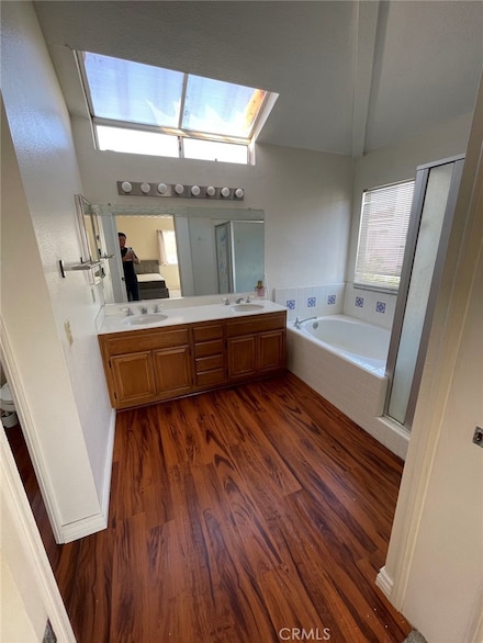 6 Latina, Irvine, CA 92614