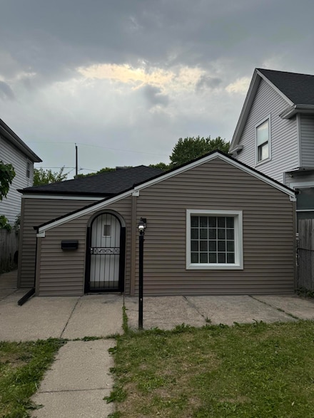 5411 N 37th St, Milwaukee, WI 53209
