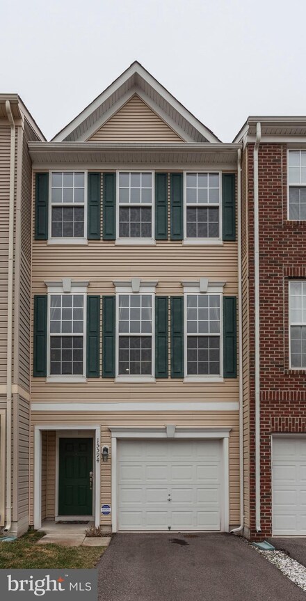 15594 John Diskin Cir, Woodbridge, VA 22191