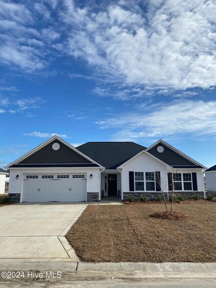 930 Uplands Ln, Jacksonville, NC 28546
