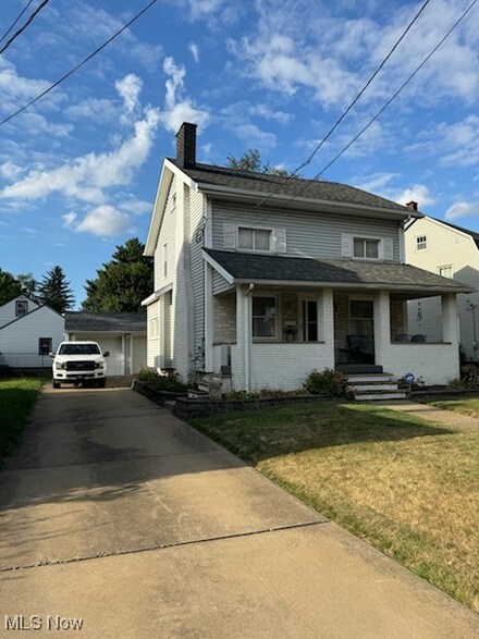 3825 Mahoning Rd NE, Canton, OH 44705