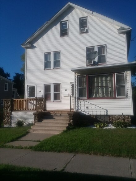 34 Whitman St, Chicopee, MA 01013