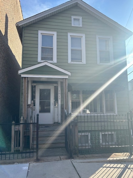 1017 W 19th St, Chicago, IL 60608