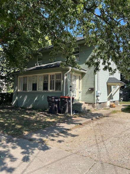 1750 Berkley Ave SW, Wyoming, MI 49509