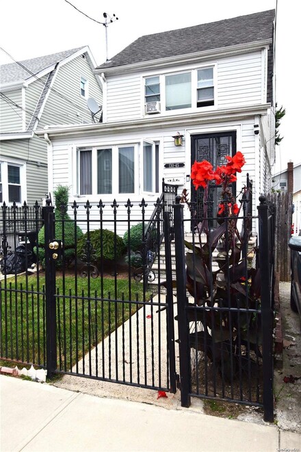 130-45 220th St, Jamaica, NY 11413