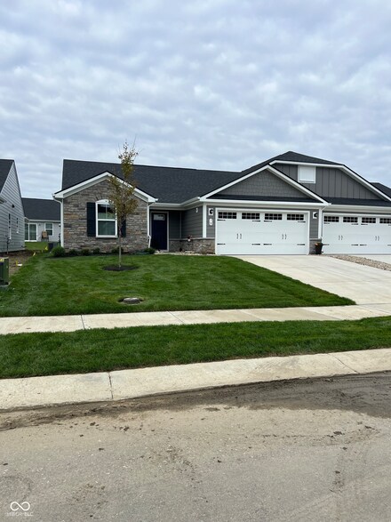 78 Gnarled Oak Ln, Whiteland, IN 46184