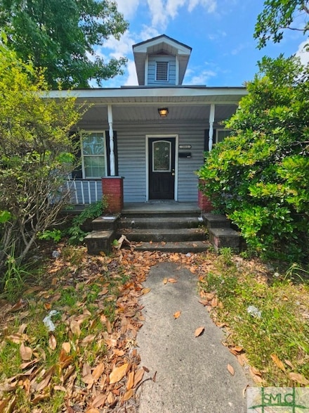 1011 W Victory Dr, Savannah, GA 31405