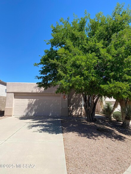 7381 E Placita Luz de La Luna, Tucson, AZ 85715
