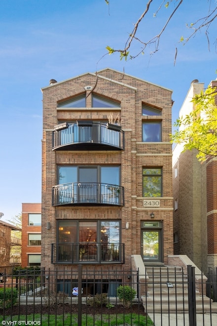 2430 W Iowa St Unit 3, Chicago, IL 60622