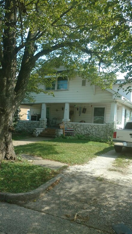 409 W 3rd St, Bicknell, IN 47512