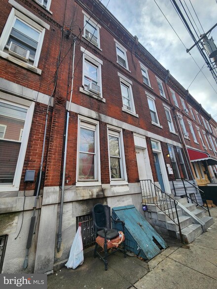 1532 Tasker St, Philadelphia, PA 19145