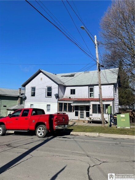 211 E 8th St, Jamestown, NY 14701