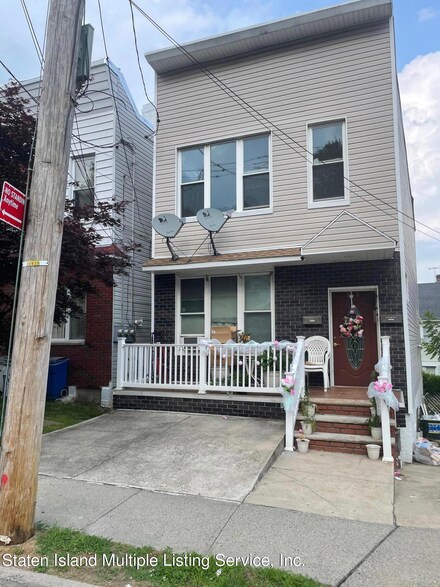 858 Richmond Rd, Staten Island, NY 10304