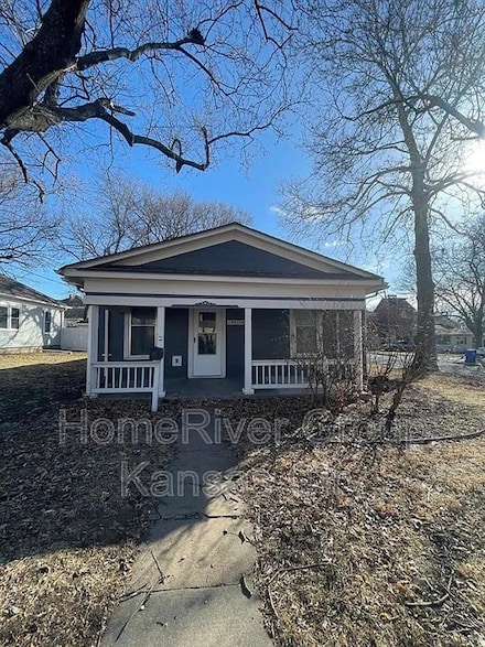 13011 8th St, Grandview, MO 64030