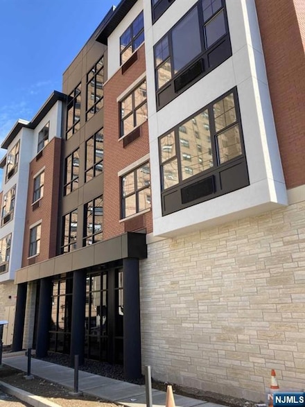 209 Oakdene Place Unit 401, Cliffside Park, NJ 07010