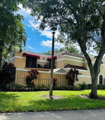 4260 Village Dr Unit B, Delray Beach, FL 33445