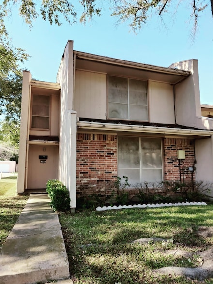 347 Valley Park Dr, Garland, TX 75043