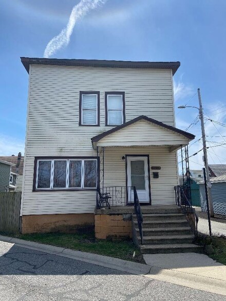 1538 Central Ave, Whiting, IN 46394