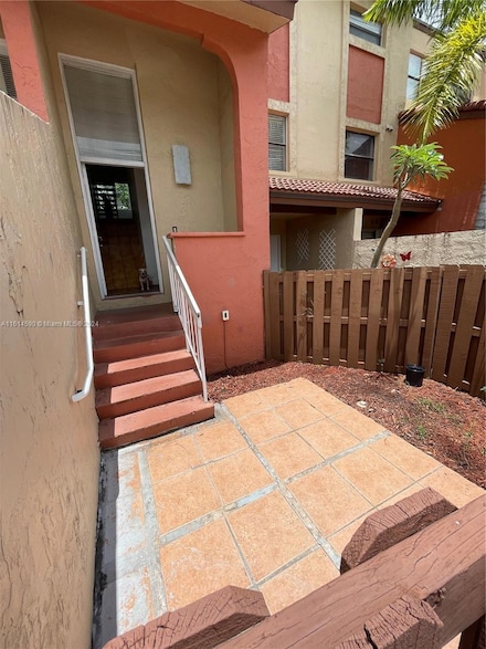 9961 NW 9th St Cir Unit 9-18, Miami, FL 33172