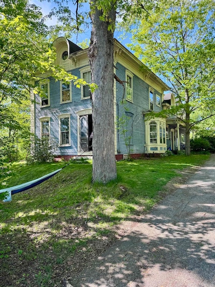 60 Bunker Hill St, Lancaster, NH 03584