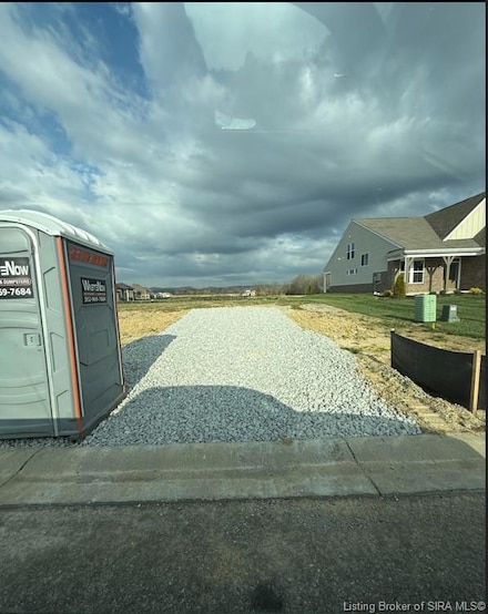 2005 Augusta Pkwy, Henryville, IN 47126