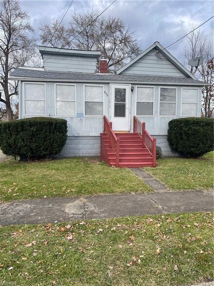 466 Whipple Ave, Campbell, OH 44405