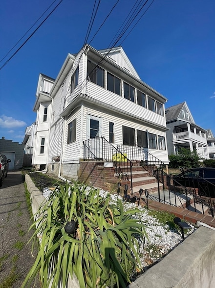 27 Lloyd Rd Unit 3, Watertown, MA 02472