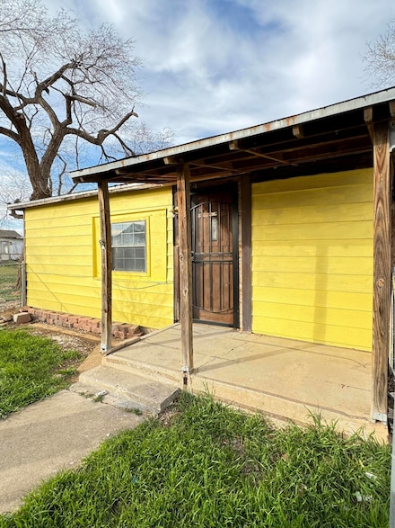 230 E Panhandle Ave, Slaton, TX 79364