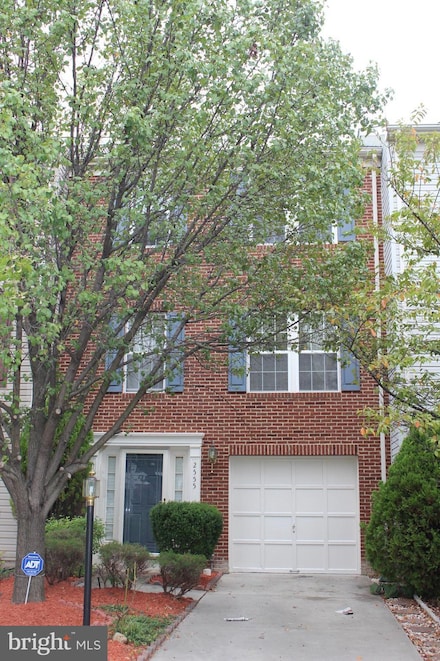 2555 Chase Wellesley Dr, Herndon, VA 20171