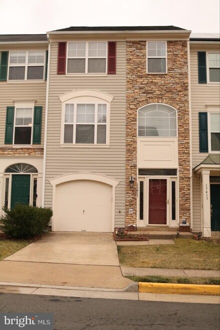 13411 Burrough Farm Dr, Herndon, VA 20171