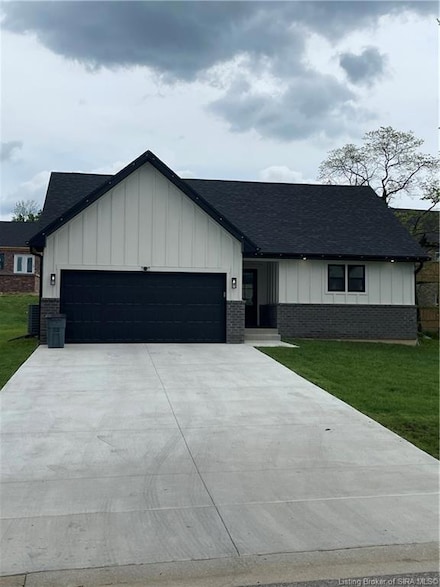 6003 Red Berry Juniper Dr, Charlestown Township, IN 47111