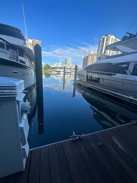 19777 E Country Club Dr, Aventura, FL 33180