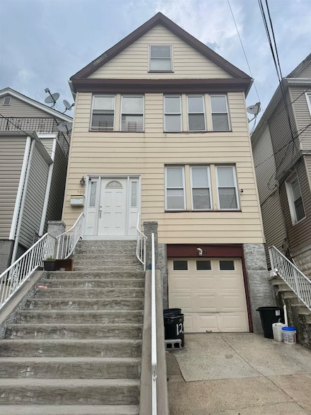 129 W 29th St, Bayonne, NJ 07002