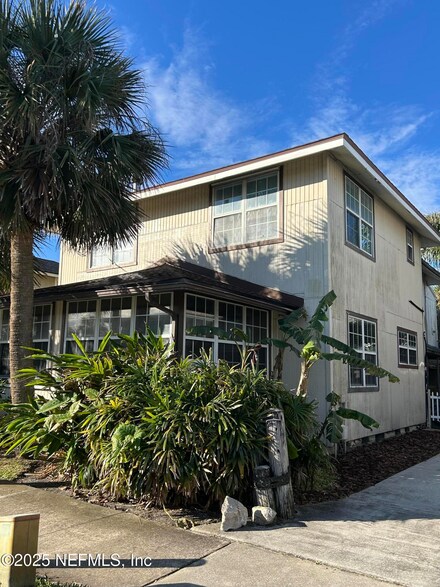 912 1st St, Neptune Beach, FL 32266