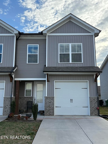 142 Scout Way, Lenoir City, TN 37771