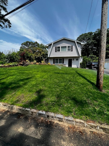 26 Cedarwood Dr, Huntington Station, NY 11746