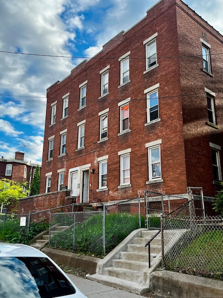 143 Putnam St Unit 3s, Hartford, CT 06106