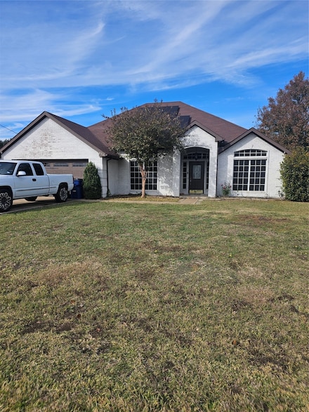 116 Country Dr, Waxahachie, TX 75165