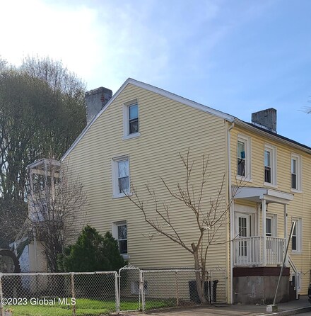 13 Walnut St, Troy, NY 12180