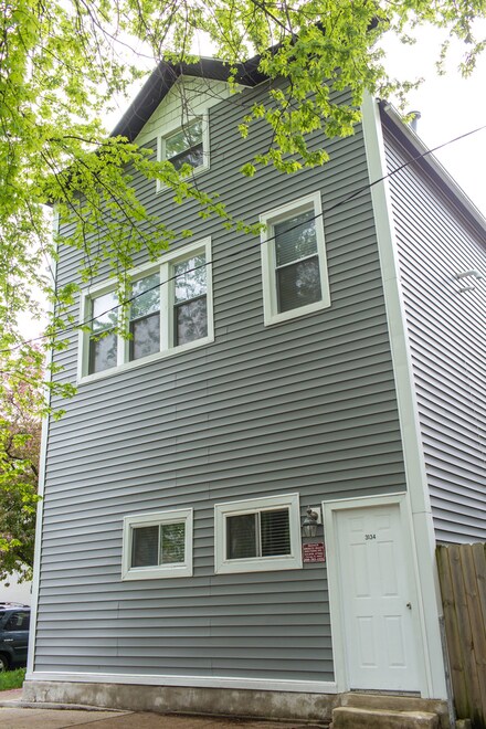3134 N Leavitt St, Chicago, IL 60618