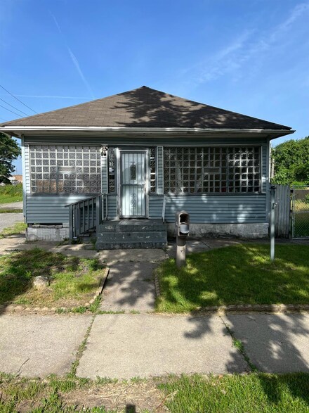 464 Porter St, Gary, IN 46406