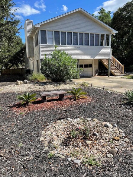 321 Gunas Dr, Kill Devil Hills, NC 27948