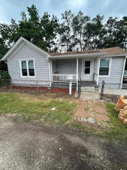 572 Middle Ave, Aurora, IL 60506