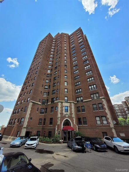 8162 E Jefferson Mezz B, Detroit, MI 48214