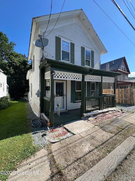 27 School St, Whitehall, NY 12887