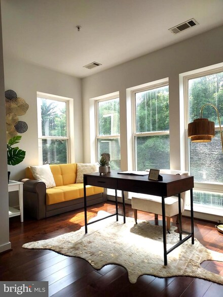 8045 Newell St Unit 222, Silver Spring, MD 20910